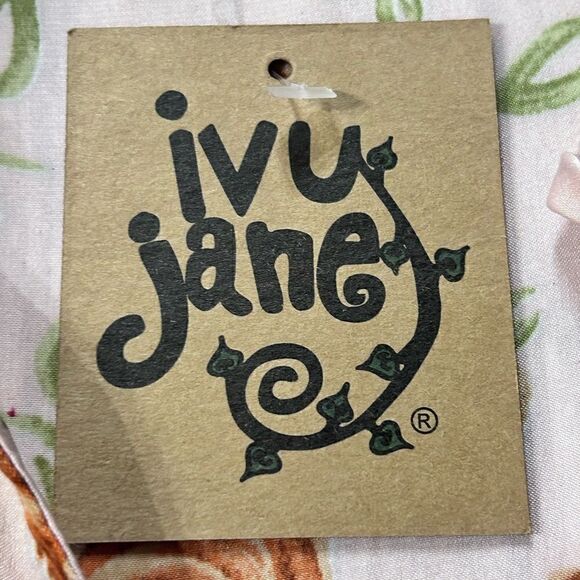 Ivy Jane Bed of Roses Top - Picture 12 of 14